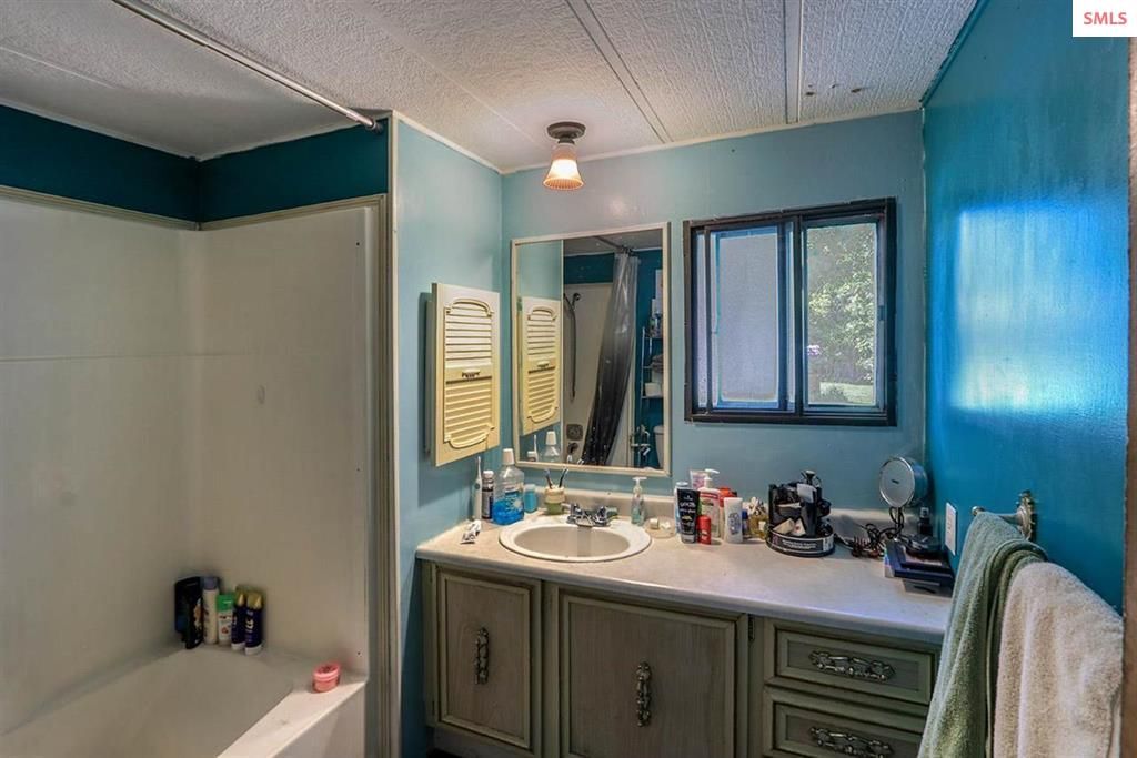 Starrs Acreage: 830 Kootenai Cutoff Rd, Sandpoint, ID 83864